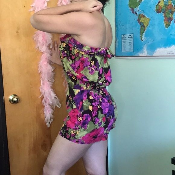 Floral Romper 🌸 🌺 - Picture 1 of 3